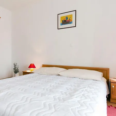 Apartment Teodora - Lov100 By Interhome