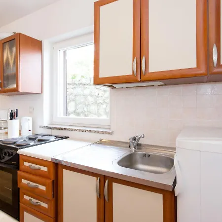 Apartment Teodora - Lov100 By Interhome *